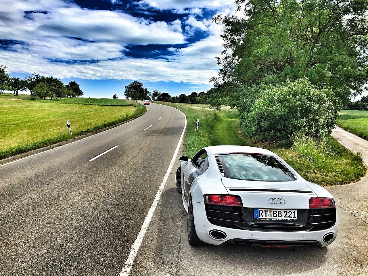 Audi-R8-Summer-Vehicles