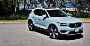 2021 Volvo XC40 T5 AWD Momentum