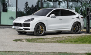 2021 Porsche Cayenne Turbo S E-Hybrid Coupe
